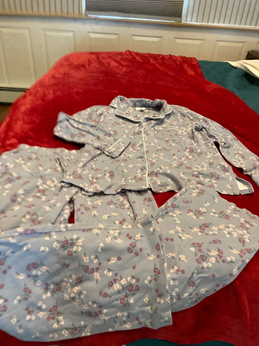 NWOT Floral Women’s pajamas